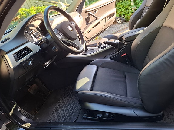 BMW 335i 14 of 17