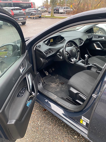 Peugeot 308 SW 13 of 20