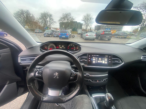 Peugeot 308 SW 15 of 20