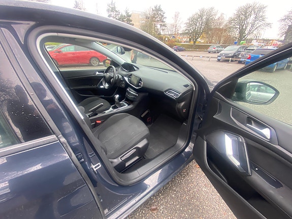 Peugeot 308 SW 14 of 20