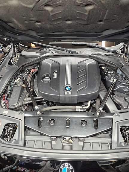 BMW 520d 3 of 5