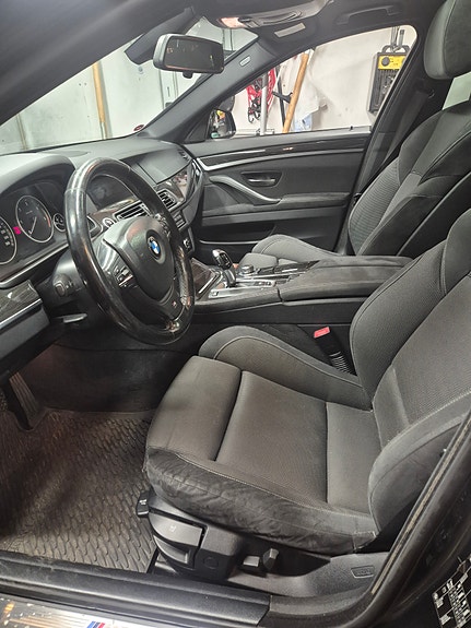 BMW 520d 2 of 5