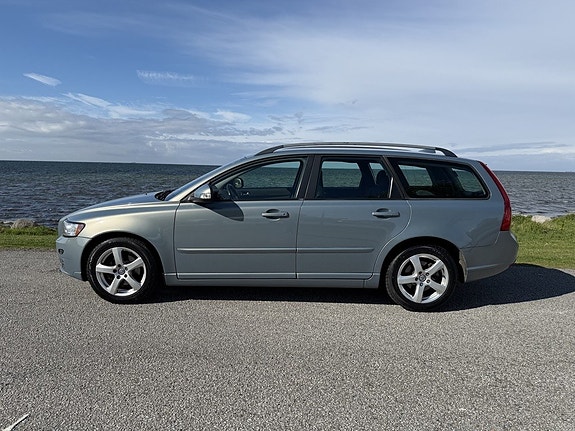 Volvo V50 2 of 14