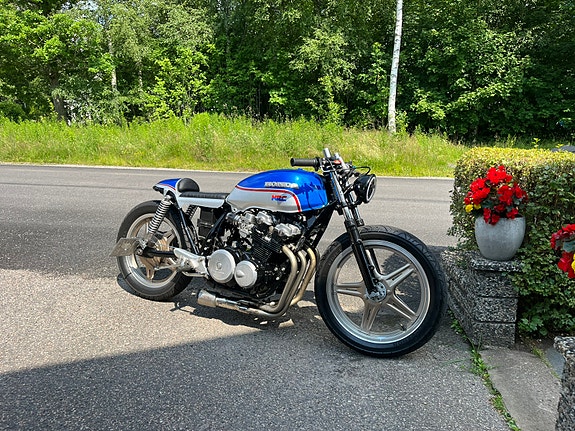 Honda CB750 4 of 5