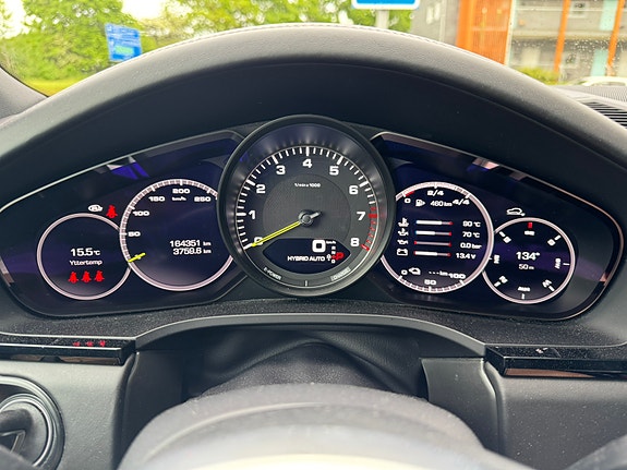 Porsche Cayenne 8 of 11