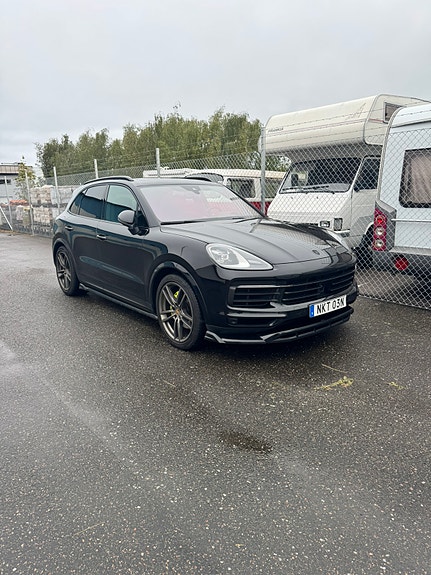 Porsche Cayenne 2 of 9