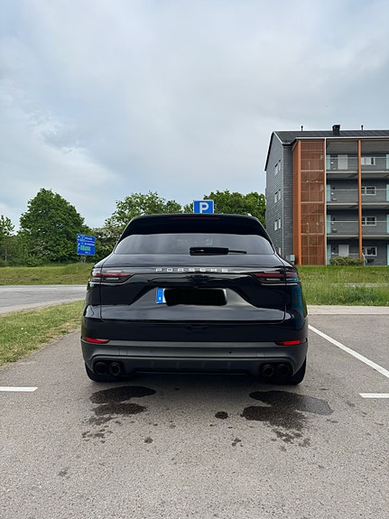 Porsche Cayenne 5 of 5