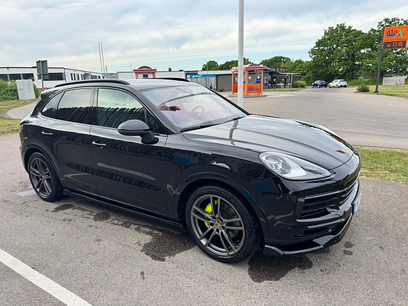 Porsche Cayenne 3 of 5
