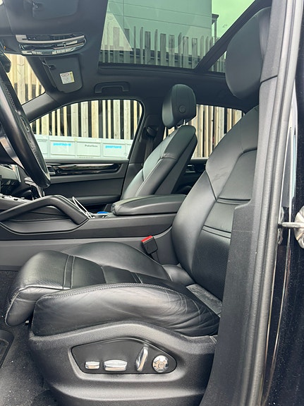 Porsche Cayenne 10 of 11