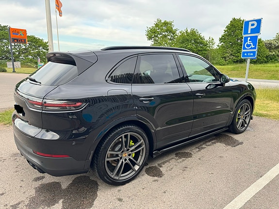 Porsche Cayenne 6 of 11