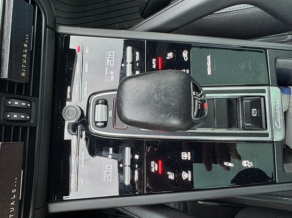 Porsche Cayenne 9 of 11