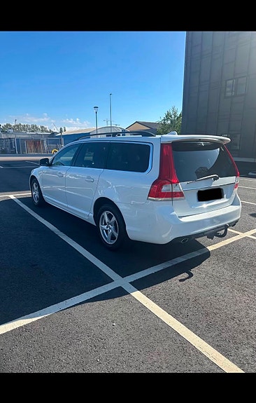 Volvo V70 3 of 5