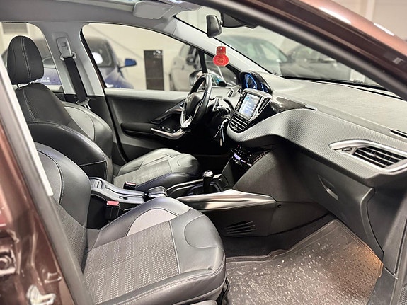 Peugeot 2008 7 of 13