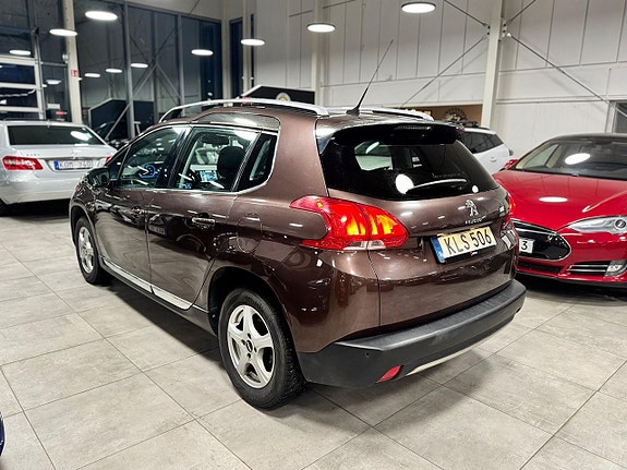 Peugeot 2008 2 of 5