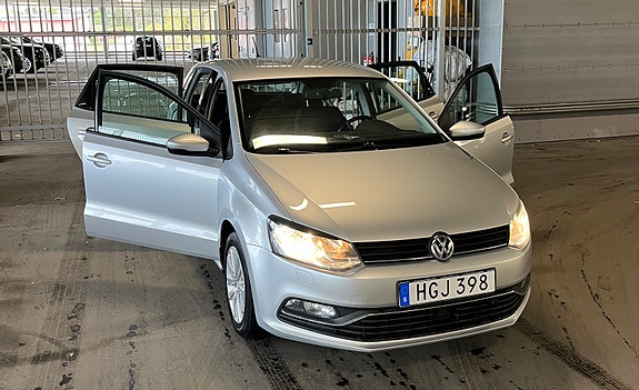 Volkswagen Polo 2 of 5