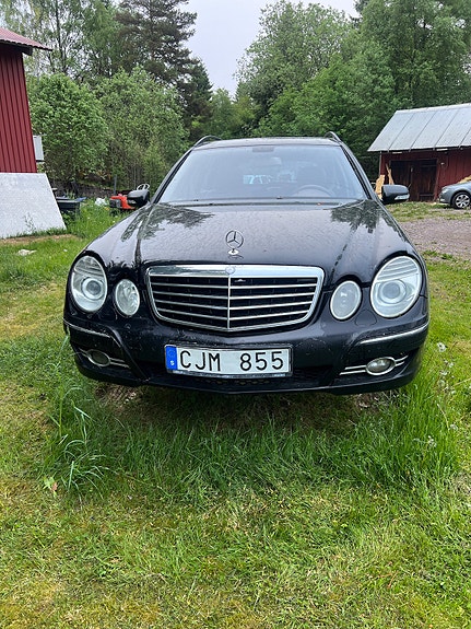 Mercedes-Benz E320 2 of 5