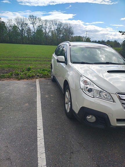 Subaru Outback 2 of 5