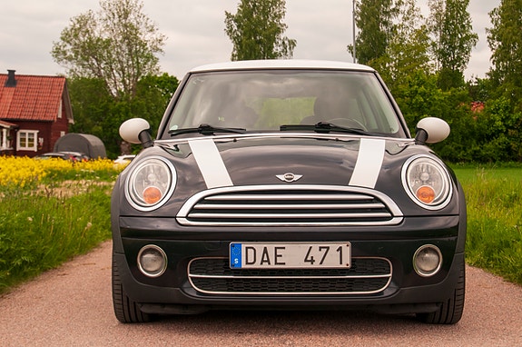 MINI Cooper 2 of 5