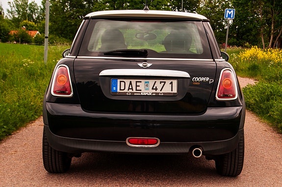 MINI Cooper 4 of 5