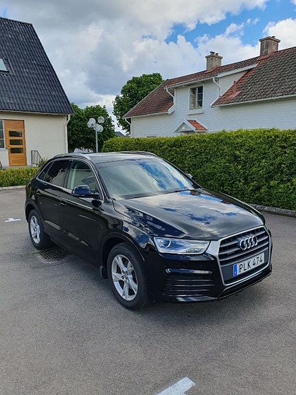 Audi Q3 2 of 5