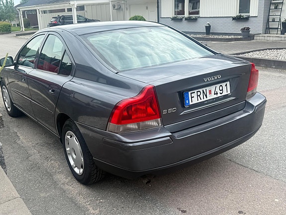 Volvo S60 3 of 5