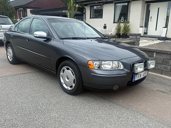 Volvo S60 2 of 5