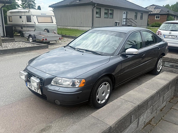 Volvo S60 4 of 5