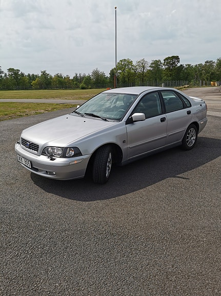 Volvo S40 2 of 5