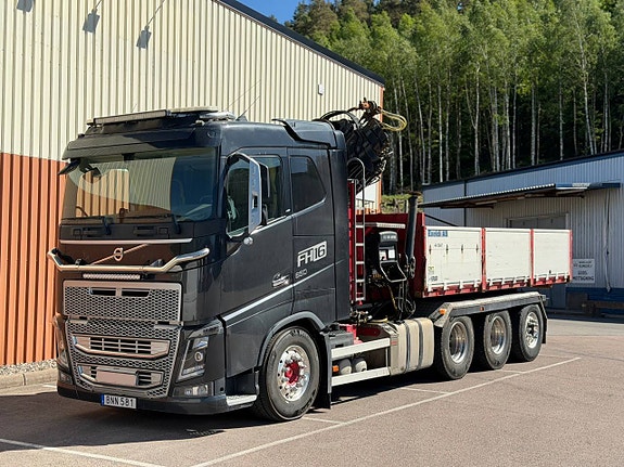 VOLVO FH16 650HK LASTVÄXLARE MED KRANFLAK TRIDEM