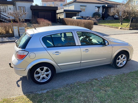 Opel Astra 4 of 5