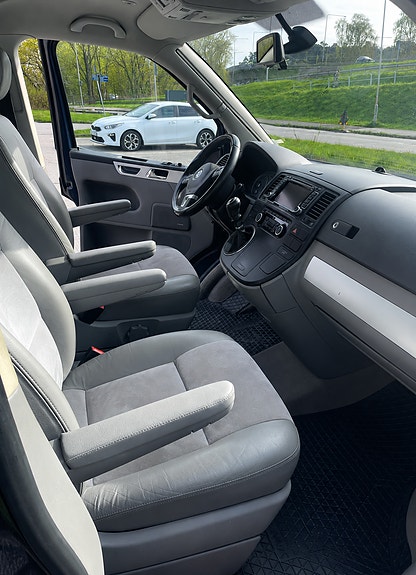 Volkswagen California T5 2 of 10