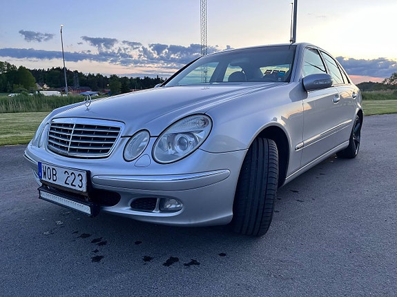 Mercedes-Benz E240 10 of 13