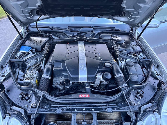 Mercedes-Benz E240 12 of 13