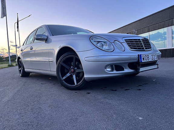 Mercedes-Benz E240 9 of 13