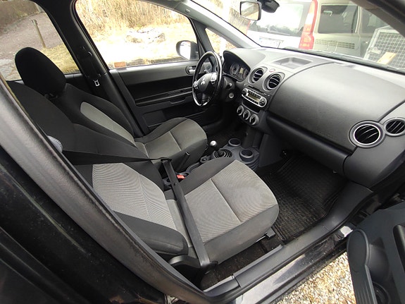 Mitsubishi Colt 5 of 5