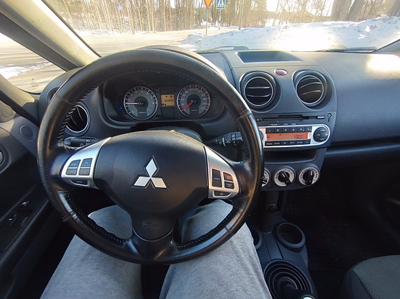 Mitsubishi Colt 2 of 5