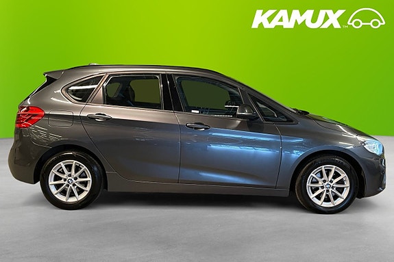 BMW 218 2 of 5