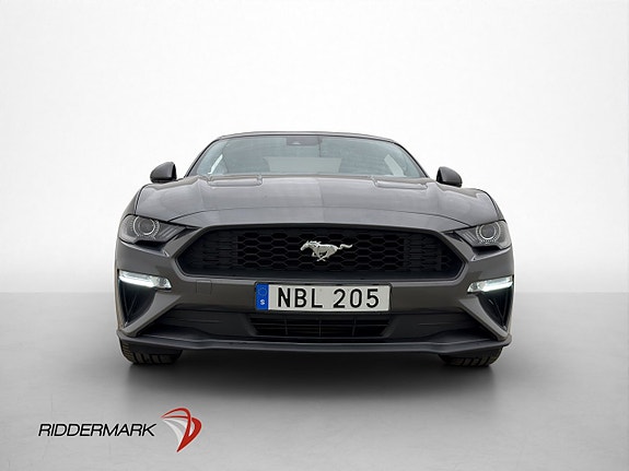 Ford Mustang 2 of 5