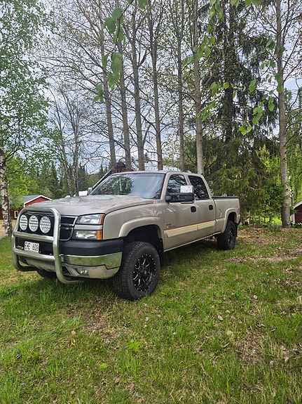 Chevrolet Silverado 2500 3 of 7