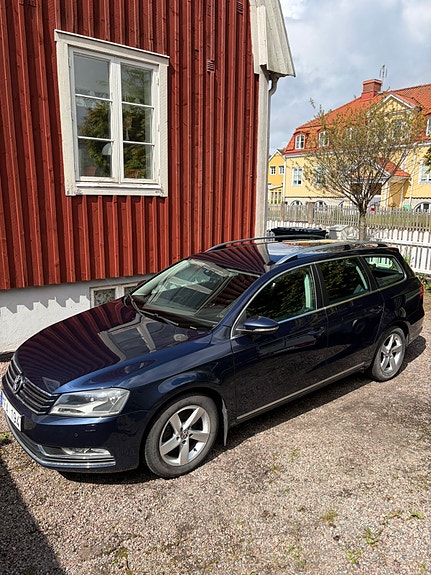 Volkswagen Passat 2 of 5