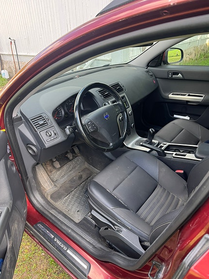 Volvo V50 2 of 3
