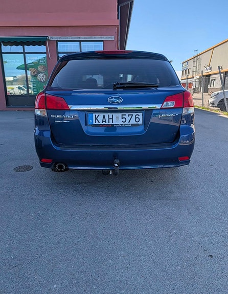 Subaru Legacy 3 of 5