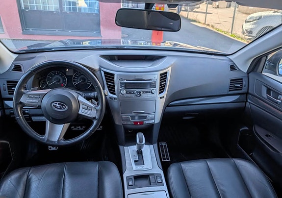 Subaru Legacy 4 of 5