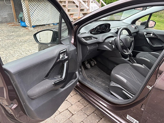 Peugeot 208 5 of 5