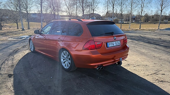 BMW 330d 3 of 5