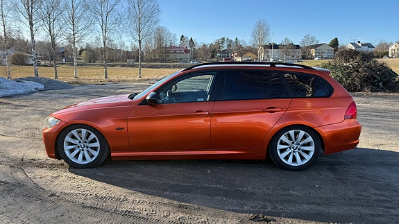 BMW 330d 2 of 5