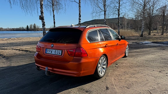 BMW 330d 4 of 5
