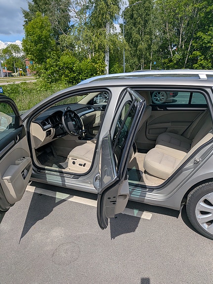 Skoda Superb 2 of 5