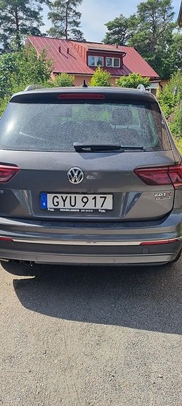 Volkswagen Tiguan 3 of 3