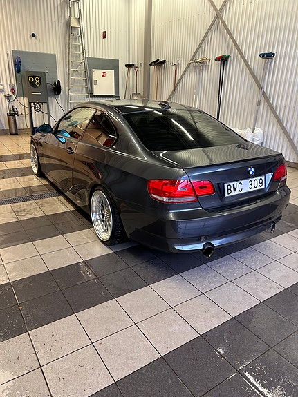 BMW 335i 4 of 5